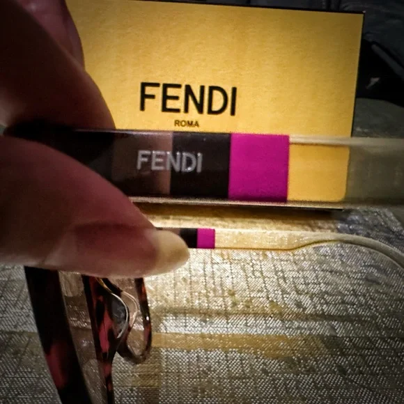 Fendi Sunglasses - Black and purple tortoise style 
❌70%OFF SALE❌ - Picture 4 of 14